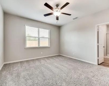 629 Harbor Oaks Drive - Photo Thumbnail 3