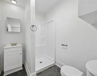 908 E Houston Street - Photo Thumbnail 22
