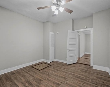 908 E Houston Street - Photo Thumbnail 18