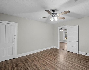 908 E Houston Street - Photo Thumbnail 20