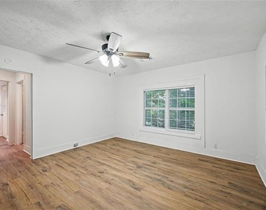 908 E Houston Street - Photo Thumbnail 10