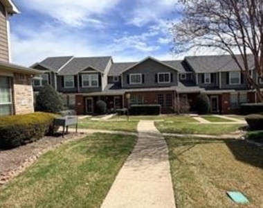 2205 Stoneleigh Place - Photo Thumbnail 3