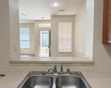 2205 Stoneleigh Place - Photo Thumbnail 15