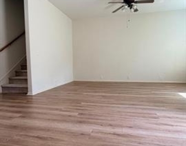 2205 Stoneleigh Place - Photo Thumbnail 7