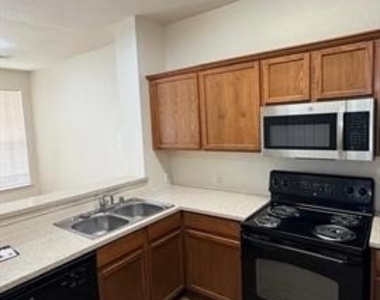 2205 Stoneleigh Place - Photo Thumbnail 13