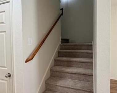 2205 Stoneleigh Place - Photo Thumbnail 8