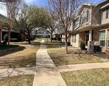 2205 Stoneleigh Place - Photo Thumbnail 2