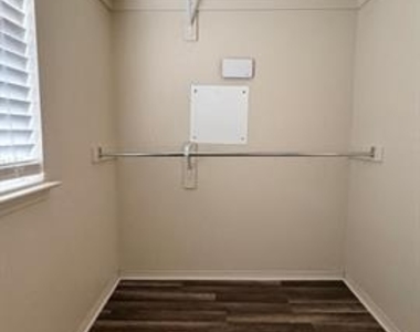 2205 Stoneleigh Place - Photo Thumbnail 11