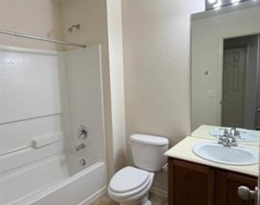 2205 Stoneleigh Place - Photo Thumbnail 25