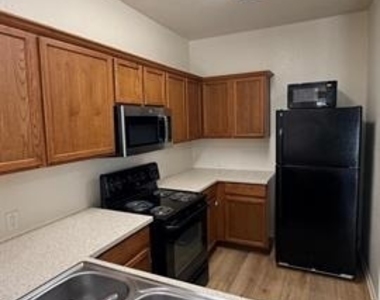 2205 Stoneleigh Place - Photo Thumbnail 19