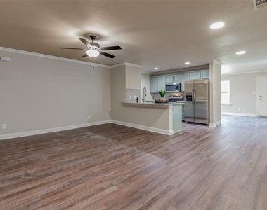 2208 N Hickory Street - Photo Thumbnail 2