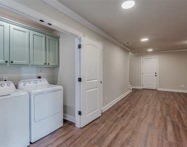 2208 N Hickory Street - Photo Thumbnail 6