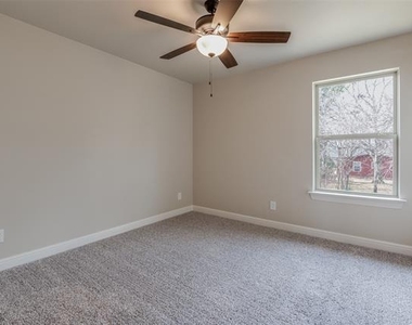 2208 N Hickory Street - Photo Thumbnail 10
