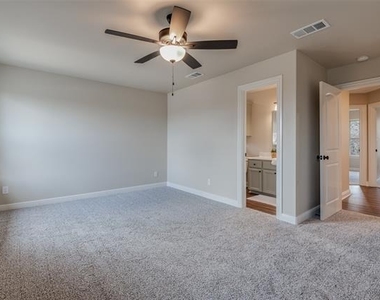 2208 N Hickory Street - Photo Thumbnail 7