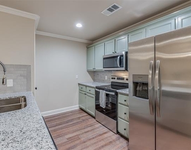 2208 N Hickory Street - Photo Thumbnail 4