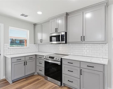 205 Lacewell Street - Photo Thumbnail 4