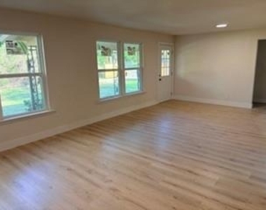 7305 Anderson Boulevard - Photo Thumbnail 1