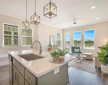 1319 W Main Street - Photo Thumbnail 3