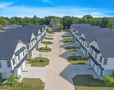 1319 W Main Street - Photo Thumbnail 10