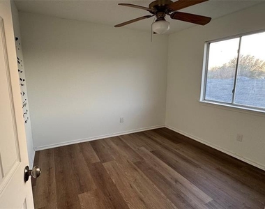 2146 Sword Drive - Photo Thumbnail 4