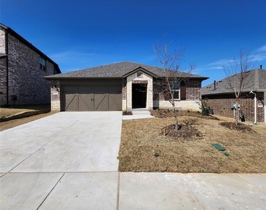 3812 Chalk Hill Avenue - Photo Thumbnail 1