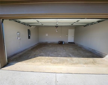 3812 Chalk Hill Avenue - Photo Thumbnail 14