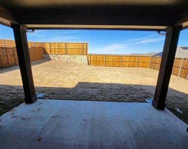 3812 Chalk Hill Avenue - Photo Thumbnail 25