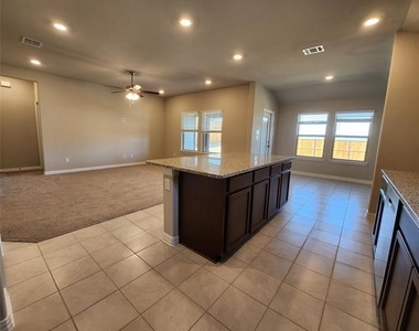 3812 Chalk Hill Avenue - Photo Thumbnail 7