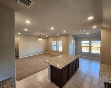 3812 Chalk Hill Avenue - Photo Thumbnail 8