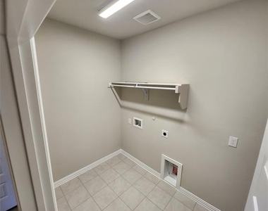 3812 Chalk Hill Avenue - Photo Thumbnail 20