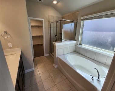3812 Chalk Hill Avenue - Photo Thumbnail 16