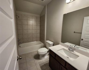 3812 Chalk Hill Avenue - Photo Thumbnail 5