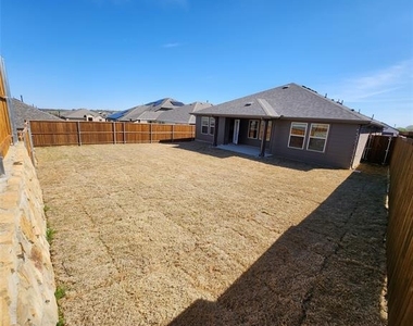 3812 Chalk Hill Avenue - Photo Thumbnail 24