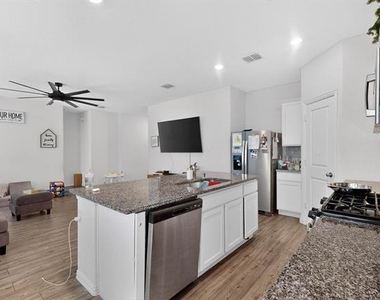 423 Pepperbark Avenue - Photo Thumbnail 14