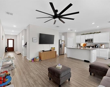 423 Pepperbark Avenue - Photo Thumbnail 10