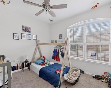 423 Pepperbark Avenue - Photo Thumbnail 32