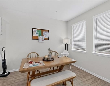 423 Pepperbark Avenue - Photo Thumbnail 19