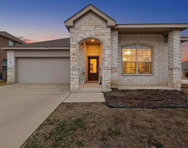 423 Pepperbark Avenue - Photo Thumbnail 5