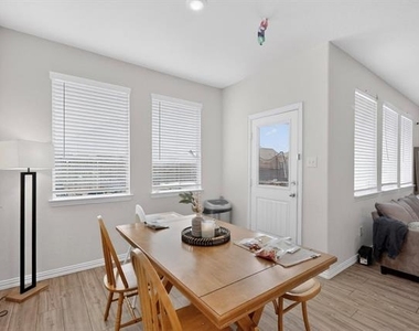 423 Pepperbark Avenue - Photo Thumbnail 18