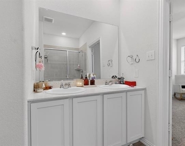 423 Pepperbark Avenue - Photo Thumbnail 27