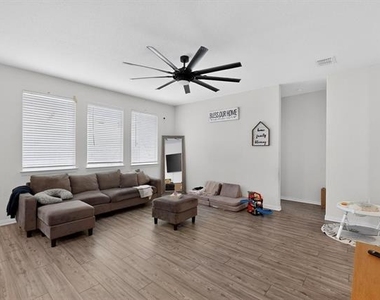 423 Pepperbark Avenue - Photo Thumbnail 8