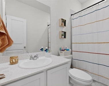 423 Pepperbark Avenue - Photo Thumbnail 21