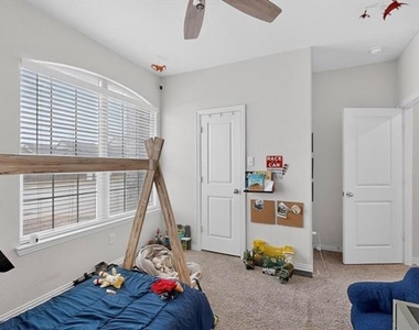 423 Pepperbark Avenue - Photo Thumbnail 34