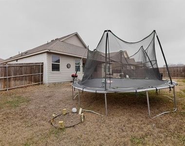 423 Pepperbark Avenue - Photo Thumbnail 38