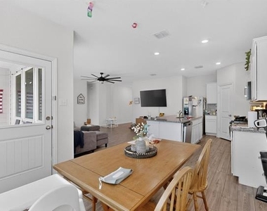 423 Pepperbark Avenue - Photo Thumbnail 16