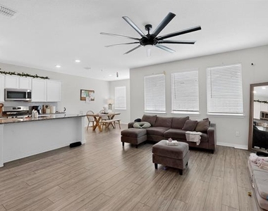 423 Pepperbark Avenue - Photo Thumbnail 11
