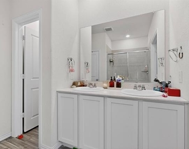 423 Pepperbark Avenue - Photo Thumbnail 26