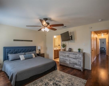 6801 Sandshell Boulevard - Photo Thumbnail 11