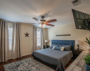 6801 Sandshell Boulevard - Photo Thumbnail 10
