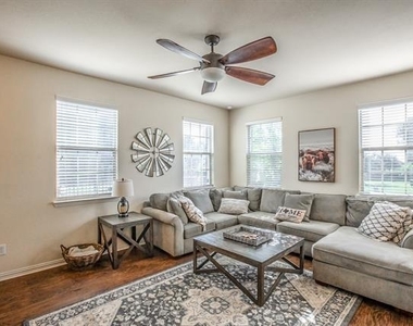 6801 Sandshell Boulevard - Photo Thumbnail 2